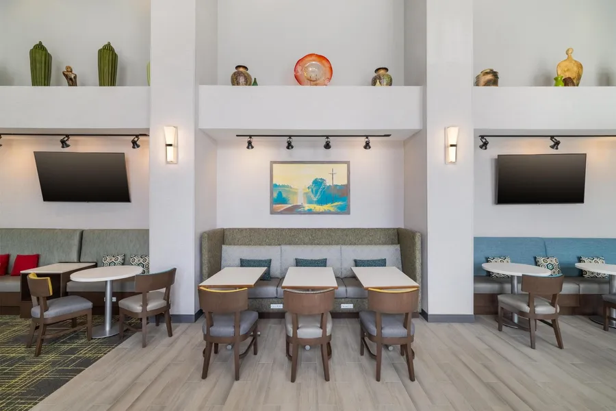 Hampton Inn & Suites Lincoln - Northeast I-80 hotel detail image 2