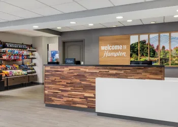 Hampton Inn & Suites Lincoln - Northeast I-80 hotel thumbnail 4