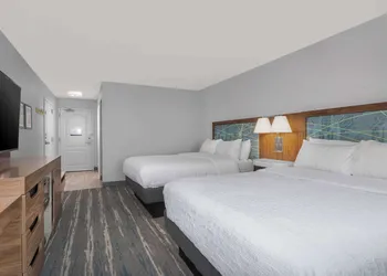 Hampton Inn & Suites Lincoln - Northeast I-80 hotel thumbnail 5