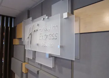 Holiday Inn Express & Suites South - Lincoln by IHG hotel thumbnail 2
