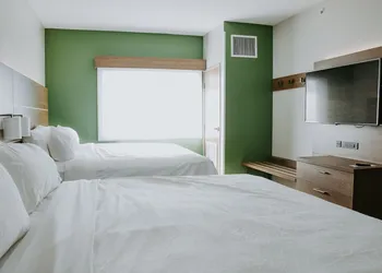 Holiday Inn Express & Suites South - Lincoln by IHG hotel thumbnail 7