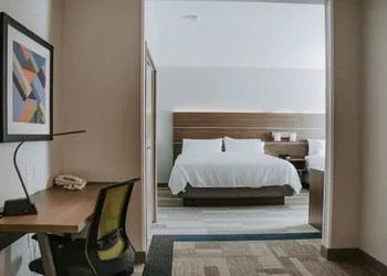 Holiday Inn Express & Suites South - Lincoln by IHG hotel thumbnail 8
