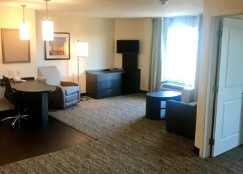 Candlewood Suites Lincoln by IHG hotel thumbnail 2