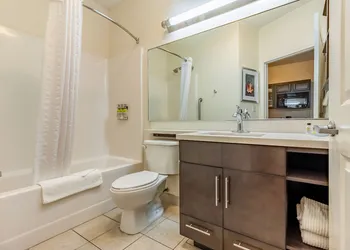 Candlewood Suites Lincoln by IHG hotel thumbnail 5