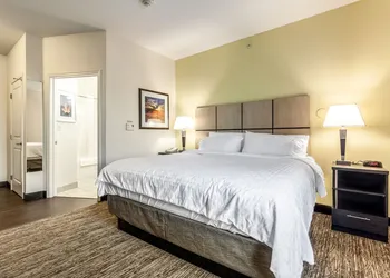 Candlewood Suites Lincoln by IHG hotel thumbnail 8