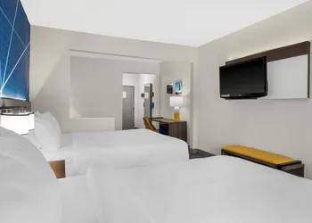Comfort Suites Fort Wayne North hotel thumbnail 8