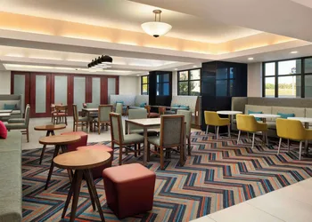 Hampton Inn Ft. Wayne/Dupont Road hotel thumbnail 2