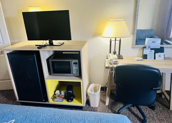 Days Inn by Wyndham Fort Wayne hotel thumbnail 7
