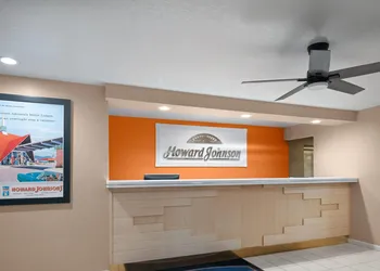 Howard Johnson by Wyndham Modesto Ceres hotel thumbnail 2