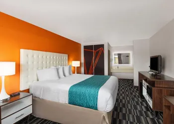Howard Johnson by Wyndham Modesto Ceres hotel thumbnail 6