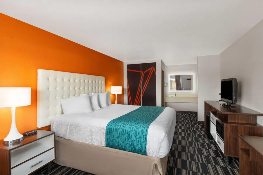 Howard Johnson by Wyndham Modesto Ceres hotel detail image 6