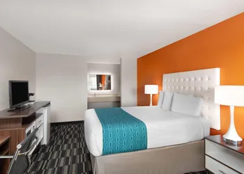 Howard Johnson by Wyndham Modesto Ceres hotel thumbnail 8