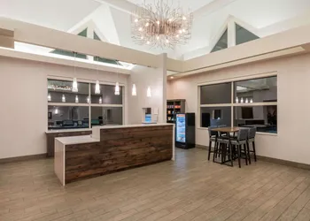 La Quinta Inn & Suites by Wyndham Bozeman hotel thumbnail 2