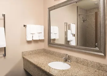 La Quinta Inn & Suites by Wyndham Bozeman hotel thumbnail 4