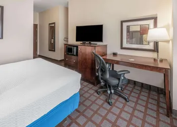 La Quinta Inn & Suites by Wyndham Bozeman hotel thumbnail 5