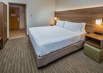Holiday Inn Express and Suites Modesto by IHG hotel thumbnail 5