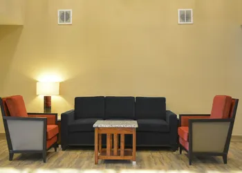 MainStay Suites Dubuque at Hwy 20 hotel thumbnail 4