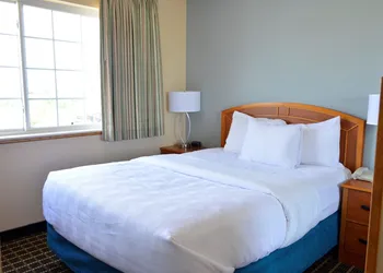 MainStay Suites Dubuque at Hwy 20 hotel thumbnail 5