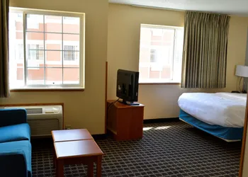 MainStay Suites Dubuque at Hwy 20 hotel thumbnail 7