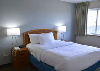MainStay Suites Dubuque at Hwy 20 hotel thumbnail 8