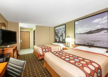 Super 8 by Wyndham Ottawa hotel thumbnail 3