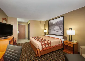 Super 8 by Wyndham Ottawa hotel thumbnail 5