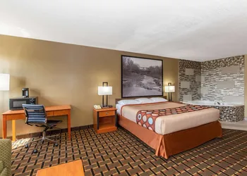 Super 8 by Wyndham Ottawa hotel thumbnail 6