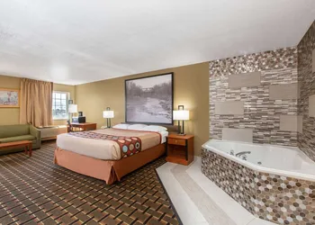 Super 8 by Wyndham Ottawa hotel thumbnail 7