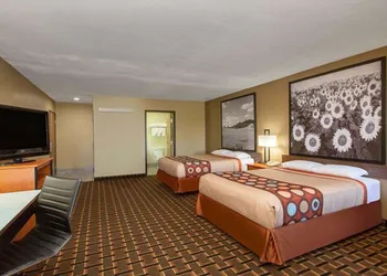Super 8 by Wyndham Ottawa hotel thumbnail 8