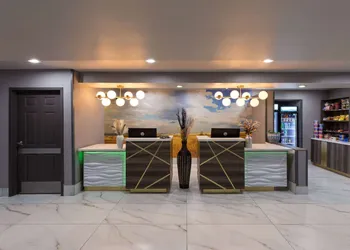 La Quinta Inn & Suites by Wyndham Olathe hotel thumbnail 2