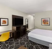La Quinta Inn & Suites by Wyndham Olathe hotel detail image 7