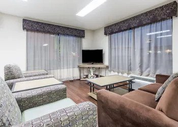 Super 8 by Wyndham Gainesville hotel thumbnail 2