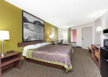 Super 8 by Wyndham Gainesville hotel thumbnail 7