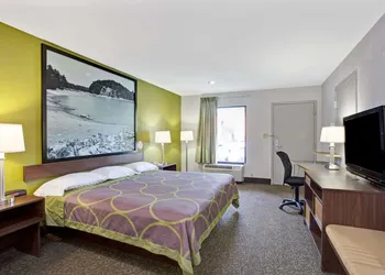 Super 8 by Wyndham Gainesville hotel thumbnail 8