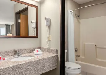Super 8 by Wyndham Hanover hotel thumbnail 6