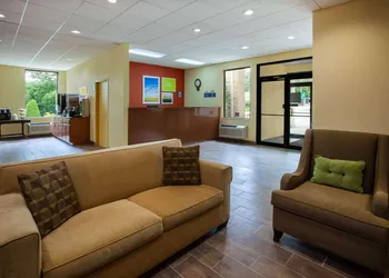 Days Inn by Wyndham Donegal hotel thumbnail 2