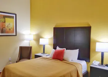Days Inn by Wyndham Donegal hotel thumbnail 3