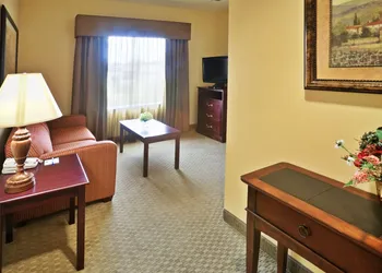Holiday Inn Express & Suites Texarkana by IHG hotel thumbnail 2