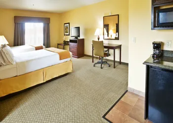Holiday Inn Express & Suites Texarkana by IHG hotel thumbnail 4