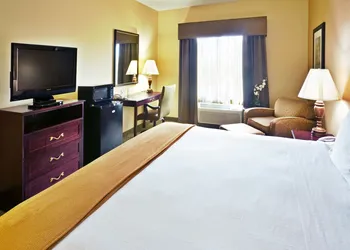 Holiday Inn Express & Suites Texarkana by IHG hotel thumbnail 7
