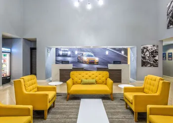 La Quinta Inn & Suites by Wyndham Sebring hotel thumbnail 2