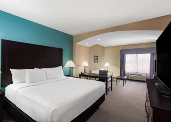 La Quinta Inn & Suites by Wyndham Sebring hotel thumbnail 5