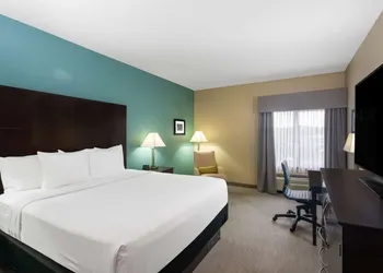 La Quinta Inn & Suites by Wyndham Sebring hotel thumbnail 6