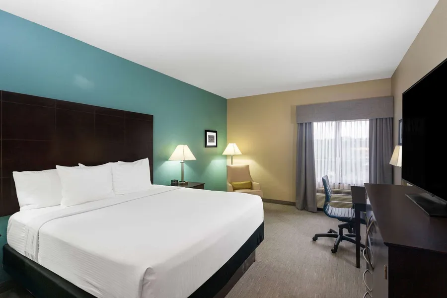 La Quinta Inn & Suites by Wyndham Sebring hotel detail image 6