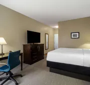 La Quinta Inn & Suites by Wyndham Sebring hotel detail image 7