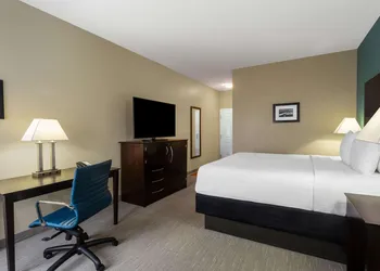 La Quinta Inn & Suites by Wyndham Sebring hotel thumbnail 7