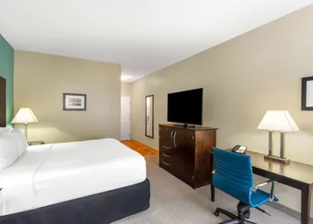 La Quinta Inn & Suites by Wyndham Sebring hotel thumbnail 8