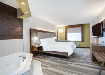 Holiday Inn Express Hotel & Suites Clewiston by IHG hotel thumbnail 5