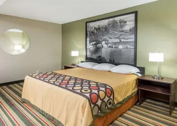 Super 8 by Wyndham Bloomington/Normal hotel thumbnail 7