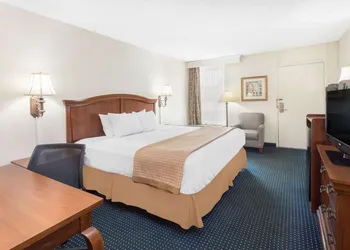 Baymont by Wyndham Rocky Mount I-95 hotel thumbnail 5